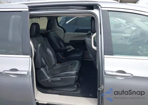 2018 Chrysler Pacifica Hybrid Limited z USA, uszkodzony, nr VIN 2C4RC1N71JR213556